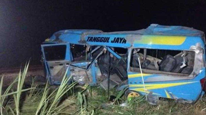 Kondisi elf yang tertabrak KA Probowangi, 19 November 2023 malam