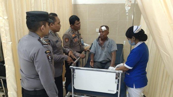 Korban pembacokan, Wayan Siok, di Dusun Anjingan, Klungkung, Bali, saat mendapat perawatan di RSUD Klungkung.