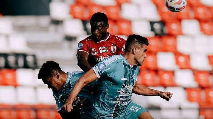 Laga PSBS Biak vs Bali United yang berakhir dengan skor 2-0 pada 3 November 2024.