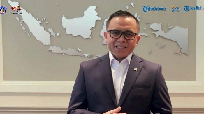 Menteri Pendayagunaan Aparatur Negara dan Reformasi Birokrasi, Abdullah Azwar Anas memberikan apresiasi terhadap terselenggaranya acara Mata Lokal Memilih Talkshow Series yang dilaksanakan Tribun Bali.
