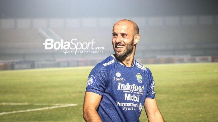 Selebrasi pemain anyar Persib Bandung, Mohammed Rashid, seusai timnya meraih kemenangan perdana di Liga 1 2021 di Stadion Indomilk Arena, Tangerang, Banten, 4 September 2021.