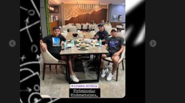 Momen pertemuan Irfan Jaya dengan dua rekannya di Surabaya, Jawa Timur. Instagram @tranasfernews_ft