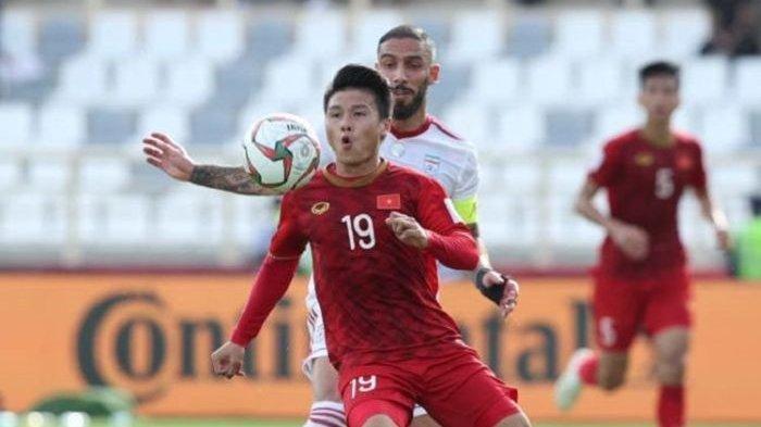 Bintang timnas Vietnam, Nguyen Quang Hai, resmi bergabung dengan klub Ligue 2 atau divisi kedua Liga Prancis, Pau FC, Rabu 29 Juni 2022. Pemain muda ini kerpa dijuluki sebagai “Messi dari Vietnam”.