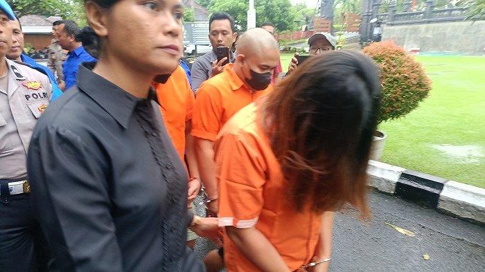 KASUS NARKOBA - Polisi Resort Gianyar rilis pengungkapan 5 kasus narkoba dan menyita barang bukti berupa sabu-sabu seberat 859,35 gram, Kamis (27/3).
