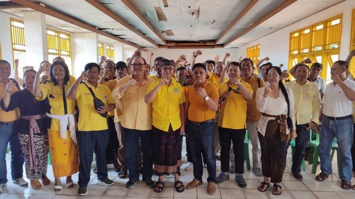 Partai Golkar Buleleng saat menggelar rapat konsolidasi, Minggu (7/4). Dalam rapat tersebut, partai sepakat mengusung I Nyoman Sugawa Korry untuk bertarung dalam Pilkada Buleleng 2024.