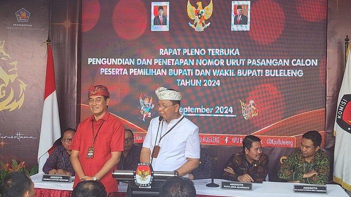 Nyoman Sutjidra dan Gede Supriatna mengikuti deklarasi kampanye damai Pilkada Buleleng tahun 2024 di Kantor KPU Buleleng, Senin (23/9/2024).