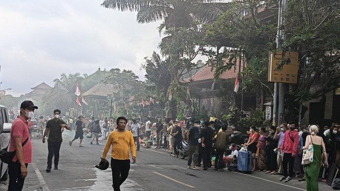 Kebakaran di Pasar Ubud Gianyar Bali, Sabtu 17 Agustus 2024 - Pasar Ubud Terbakar, Tukang Parkir Sebut Ada Ratusan Kendaraan di Basemen Pasar Ubud Bali