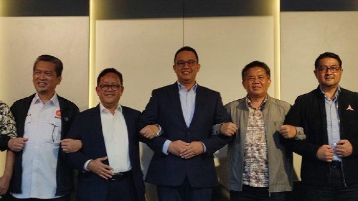 Pastikan Solid - Calon Presiden (Capres) dari Koalisi Perubahan, Anies Baswedan saat bertemu tim delapan sekaligus jumpa pers di Sekretariat Perubahan, Jakarta, Selasa (30/5).