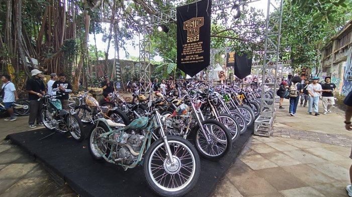 Pelaksanaan NK13 Custom War di Taman Festival Padanggalak.