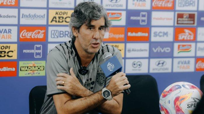 Setelah kekalahan pahit 1-2 melawan Persib Bandung di Stadion Gelora Bandung Lautan Api (GBLA) pada pekan ke-29 lalu, Coach Teco dalam press conference-nya kepada awak media mengumumkan akan mundur sebagai pelatih Bali United.