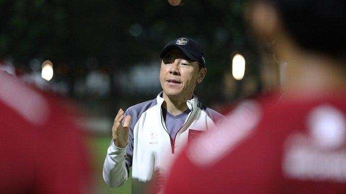 Pelatih Shin Tae-yong mengomandoi latihan TC pertama Timnas Indonesia belum lama ini. Hari Pertama TC Shin Tae-yong Sudah Dibuat Naik Darah oleh Pemain Timnas Indonesia, Ini Sebabnya