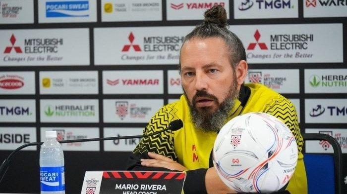 Pelatih timnas Brunei Darussalam, Mario Rivera, memberikan keterangan jelang laga kontra timnas Indonesia di Piala AFF 2022. TWITTER.COM/AFFPRESSE