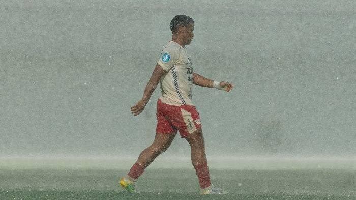 Gelandang serang asal Belo Horizonte Brasil, Eber Bessa terpilih menjadi 11 pemain terbaik atau Best XI pada pekan 30 Liga 1.
Eber Bessa menjadi satu-satunya pemain Bali United yang masuk dalam kategori ini.