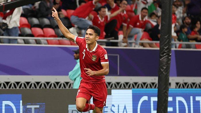 Pemain muda Timnas Indonesia, Marselino Ferdinan melakukan selebrasi usai mencetak gol ke gawang Irak di laga perdana Piala Asia 2023 Grup D, Senin, 15 Januari 2024. Namun sayang, Timnas Indonesia kalah lewat skor 3-1 melawan Irak.