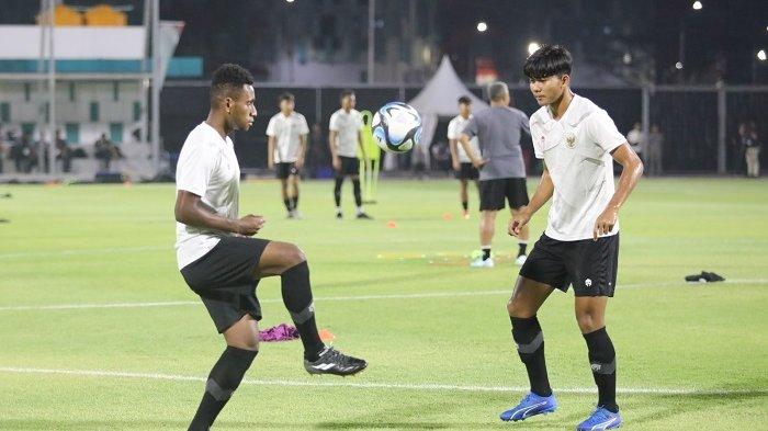 Pemain Timnas U17 Indonesia tampak berlatih serius hadapi laga pertama Piala Dunia U17 2023. 30 Ribu Tiket Laga Piala Dunia U17 2023 Timnas U17 Indonesia vs Ekuador Ludes Terjual, GBT Full