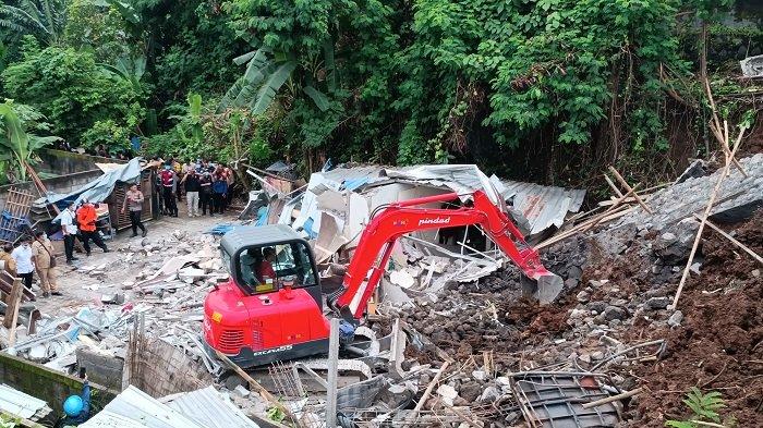 Penanganan korban longsor di Ubung Kaja Denpasar, Senin 20 Januari 2025