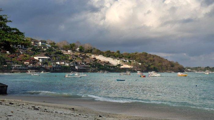 Suasana kawasan villa dan hotel di Desa Jungutbatu, Kecamatan Nusa Penida belum lama ini - Cuaca Buruk Pengaruhi Kunjungan Wisatawan Ke Nusa Penida Bali Saat Nataru