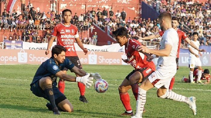 Tercatat banyak pemain muda yang mengisi komposisi Bali United musim ini. Adalah gelandang serang Maouri Ananda Yves Ramli Simon, gelandang Nathan Ari Pramana, kiper Wayan Arta Wiguna, dan penyerang, sayap kanan, Kadek Lanang Agus Surya Artayana.