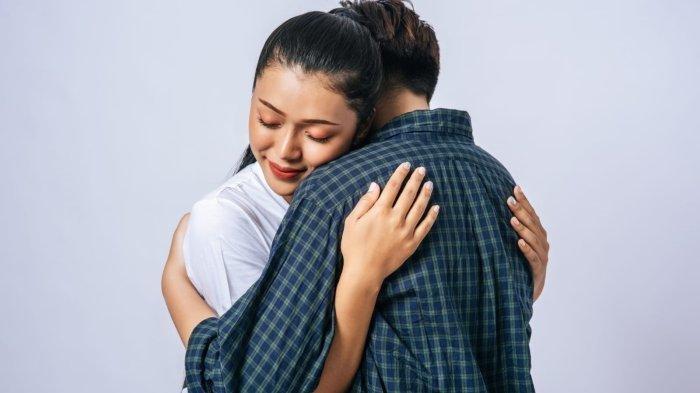 Ilustrasi - Ramalan Zodiak kali ini, adalah mengenai cara pasangan menunjukkan cinta pada pasangannya atau biasa disebut love language.
Lima zodiak ini dikenal memiliki love language atau bahasa cinta yang berbeda-beda.
Seperti yang diketahui, istilah love language memang sedang ramai dibincangkan belakangan ini.
Beberapa di antaranya ada yang menunjukkan love language seperti words of affirmation (kata-kata penegasan), gifts (pemberian), acts of service (tindakan), quality time (waktu berkualitas), dan physical touch (sentuhan fisik).