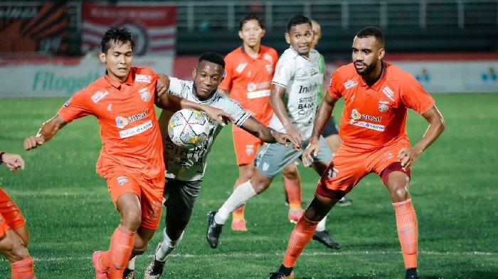 Pertandingan antara Borneo FC vs Bali United.