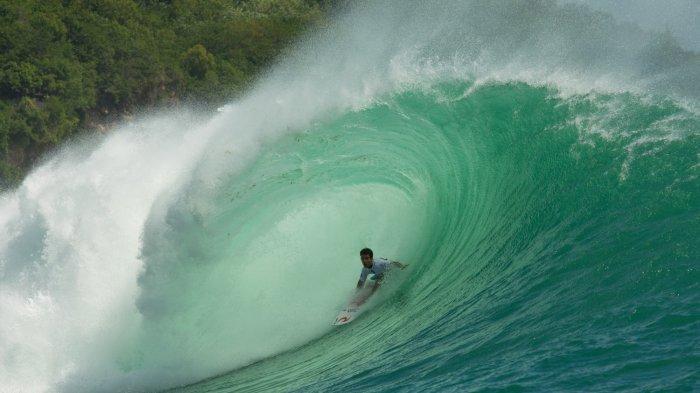 Ilustrasi surfing - Almarhum sebelumnya sempat dirawat tiga hari lamanya, karena tenggelam di Pantai Yeh Sumbul, Kecamatan Mendoyo, saat surfing bersama kawannya.