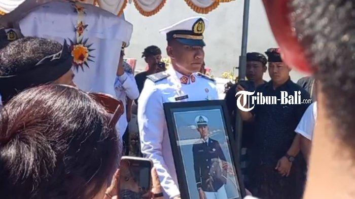 Peti Jenazah Putu Satria Diangkat Taruna STIP, Pengabenan Berlangsung Hari Ini di Klungkung Bali
