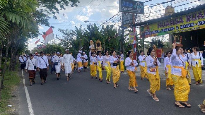 Prosesi Pelebon Puri Peguyangan Hari Ini Manah Toya Ning
