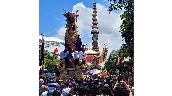 Prosesi palebon panglingsir Puri Ubud, Tjokorda Bagus Santaka, Minggu 14 April 2024.