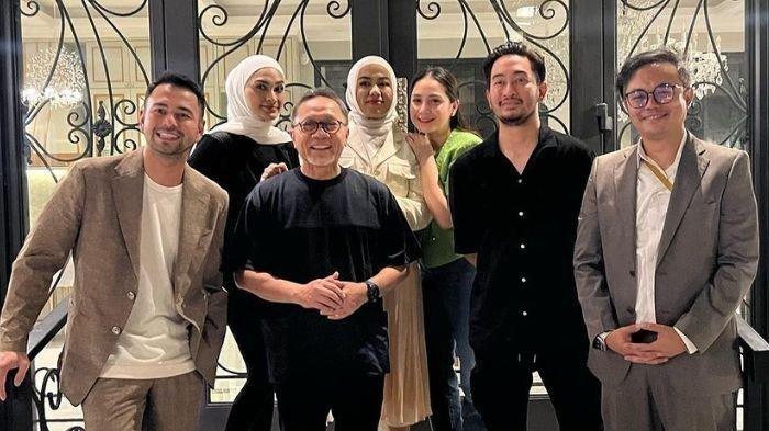 Raffi Ahmad dan Nagita Slavina diminta tak terjun ke politik usai ketemu Zulkifli Hasan, Jumat (4/8/2023). FOTO: Raffi Ahmad, Zulkifli Hasan, Jeje Govinda, Andika Rosadi, Nagita Slavina, Zita Anjani, dan Putri Zulkifli Hasan, sebagaimana diunggah dalam Instagram raffinagita1717, Kamis (3/8/2023).