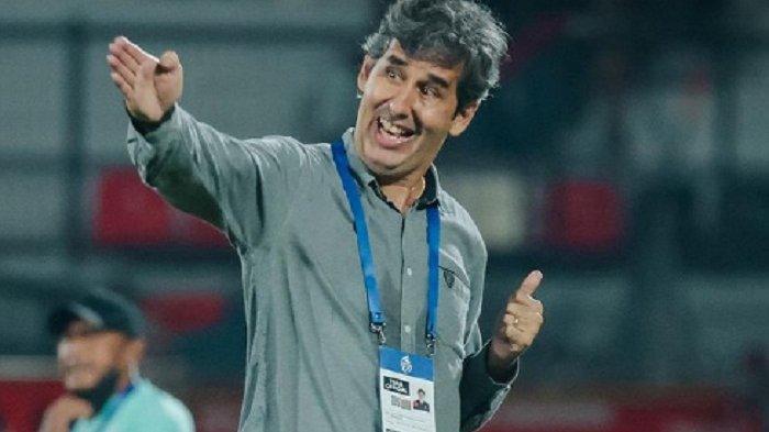 Pelatih Bali United, Stefano Cugurra Teco.