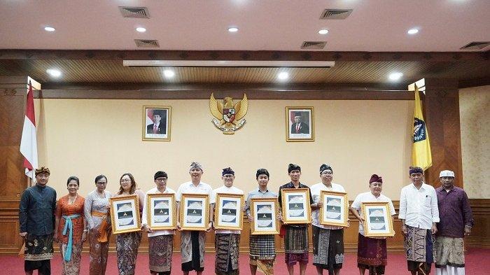 Sanctoo Suites & Villas meraih Sertifikat Platinum di Ajang Tri Hita Karana Awards & Accreditation 2023 yang digelar di Ruang Kerta Gosana, Pusat Pemerintahan Badung pada Senin, 18 Desember 2023