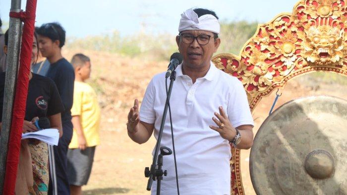 Pembangunan dua rumah sakit di Badung, yakni Rumah Sakit Abiansemal dan Petang, sudah sedang berjalan.
Kendati demikian, Dinas Kesehatan Kabupaten Badung diminta untuk menyiapkan peralatan dan Sumber Daya Manusia (SDM) untuk menunjang rumah sakit itu.
Hal itu pun disampaikan Sekretaris Daerah Kabupaten Badung, I Wayan Adi Arnawa, membuka rapat perkembangan pembangunan Rumah Sakit Abiansemal dan Petang di ruang rapat sekda, Puspem Badung, Kamis 14 September 2023.