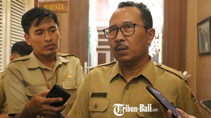 Sekda Buleleng Gede Suyasa, dicecar kurang lebih 10 pertanyaan oleh Kejaksaan Agung, terkait kasus dugaan gratifikasi yang menjerat Fahrur Rozi mantan Kepala Kejaksaan Negeri Buleleng. Suyasa diperiksa sebagai saksi pada Sabtu (1/8/2023) kemarin.