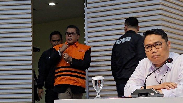 Sekretaris Jenderal PDI Perjuangan, Hasto Kristiyanto, saat ditahan oleh KPK karena keterlibatannya dalam kasus suap Harun Masiku