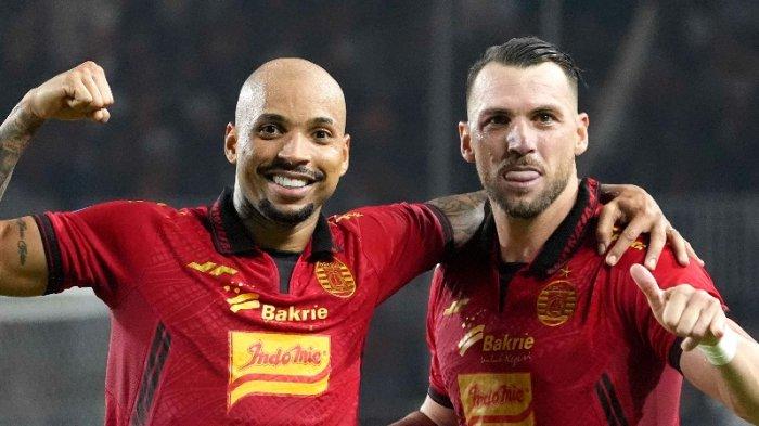 Selebrasi Gustavo Almeida dan Marko Simic di laga Persija Jakarta vs Madura United Liga 1 2024/2025 yang berakhir 4-1 di Stadion Pakansari, Cibinong, Rabu, 6 November 2024. Persija Mulai Memanas, Kini Tembus 5 Besar Klasemen Liga 1 2024/2025, Pepet Bali United dan Persib