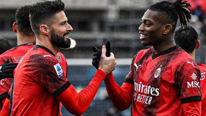 Selebrasi dua pemain AC Milan, Olivier Giroud (kiri) dan Rafael Leao di laga Serie A Liga Italia pekan 19 melawan Empoli, Minggu, 7 Januari 2023. AC Milan menang lewat skor 3-0.