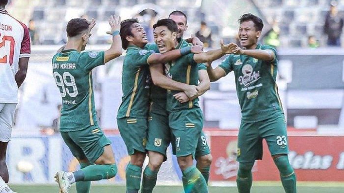 Selebrasi gol Persebaya Surabaya kontra PSM Makassar.