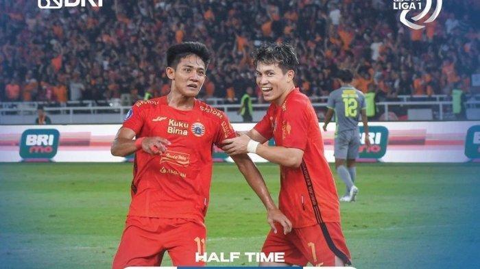 Selebrasi pemain Persija Jakarta merayakan gol Ryo Matsumura ke gawang Persebaya Surabaya pada pekan kelima Liga 1 Indonesia