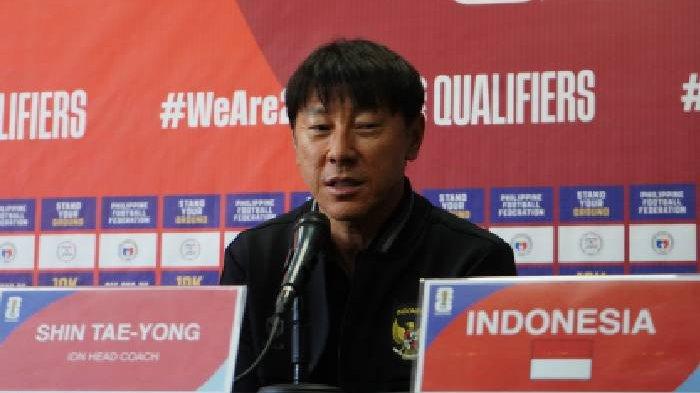 Shin Tae-yong, Pelatih Kepala Timnas Indonesia saat jumpa pers sebelum laga Filipina vs Timnas Indonesia, 20 November 2023.