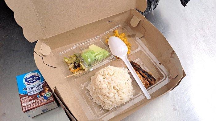 Siswa SMK Widya Dharma Bali saat diuji coba makan siang gratis. Kamis (31/10/2024)