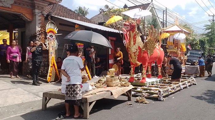 Situasi rumah korban lift Ayu Terra Resort Ubud, Gianyar, Bali, Aries Setiawan yang akan diaben hari ini Jumat 8 September 2023.