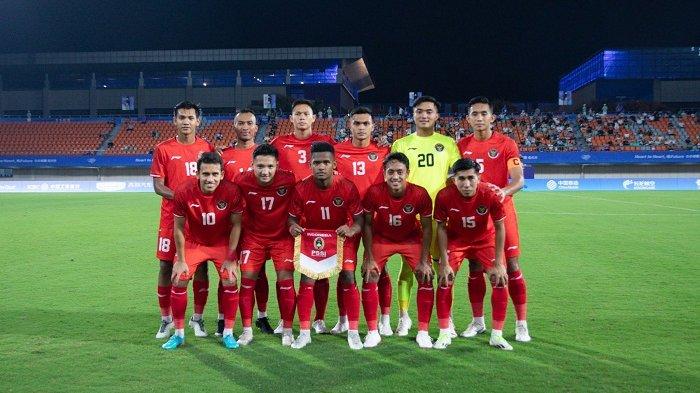 Skuad Timnas Indonesia U24 lawan Kyrgyzstan di Asian Games 2023 China. Timnas Indonesia U24 asuhan Indra Sjafrie menang 2-0 di laga pertamanya Grup F cabor sepak bola Asian Games 2023.