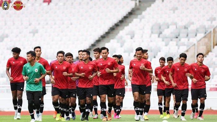 Skuad Timnas U22 Indonesia jalani pemusatan latihan di Stadion Utama Gelora Bung Karno, Jakarta jelang SEA Games 2023 Kamboja yang dimulai 29 April mendatang.