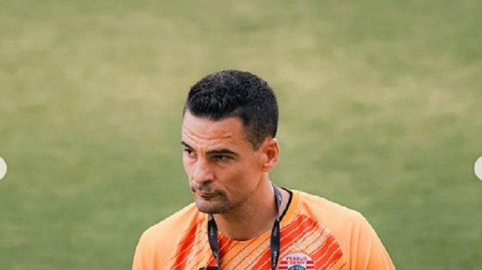 Pelatih Persija Jakarta Carlos Pena. Laga Persis Solo vs Persija Jakarta Piala Presiden 2024, Buru Kemenangan Pena Petakan Tim Milomir