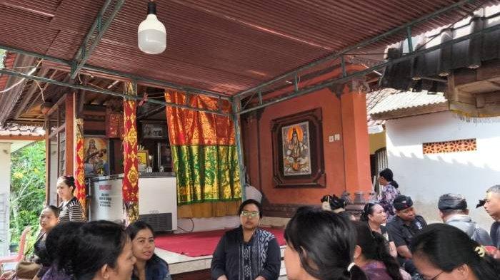 RUMAH DUKA - Suasana Rumah duka Desa Bengkel Sari Selemadeg Barat Tabanan pada Senin 18 Maret 2025.