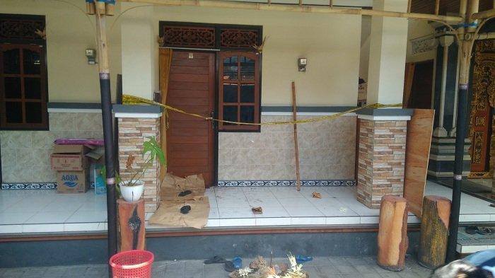 Suasana TKP penemuan jenazah mahasiswa asal Medan, ASN, di kost depan Ex Tragia, Kuta Selatan, Badung, Bali, pada Jumat 24 November 2023.