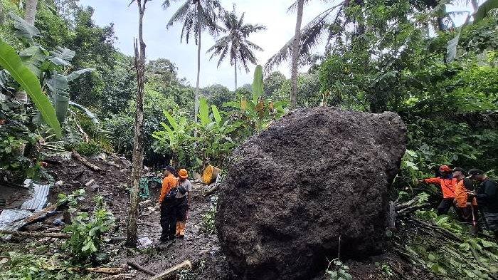 Suasana di lokasi kejadian longsor di Desa Pikat, Klungkung Bali pada 20 Januari 2025 pagi.