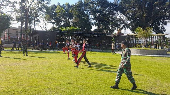 Suasana latihan Paskibraka di Alun-alun Bangli