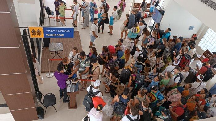 Suasana penyeberangan di Pelabuhan Sanur Denpasar baru-baru ini.