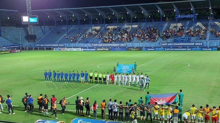 Suasana pertandingan antara timnas U-23 Thailand melawan Kamboja, pada babak penyisihan Grup A Piala AFF U-23 2023, Senin (21/8/2023).